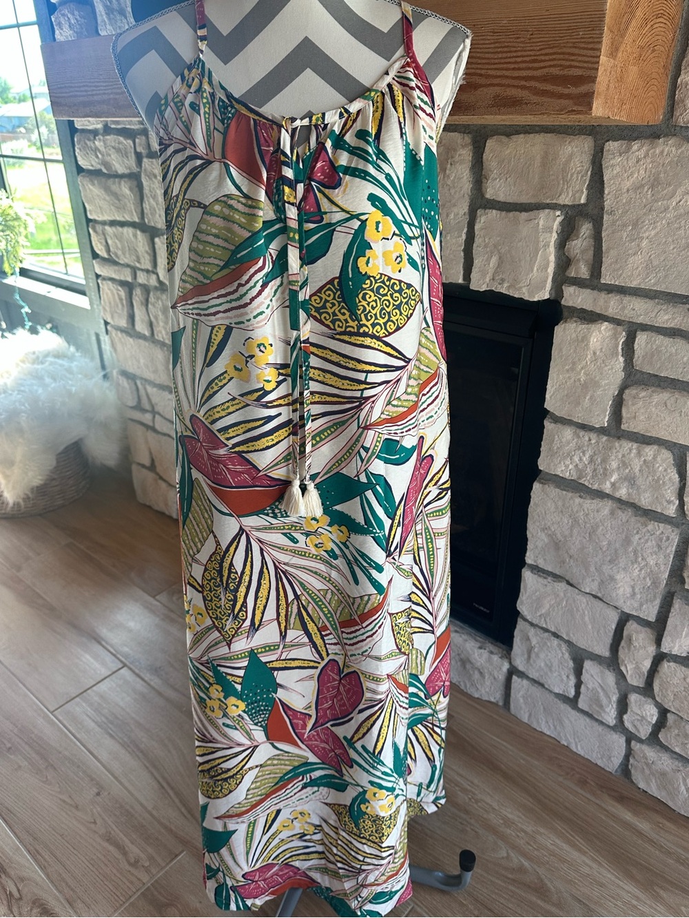 J Valdi Floral Tropical Floral Festive Maxi Dress Front Ties  Size M - Picture 4 of 6
